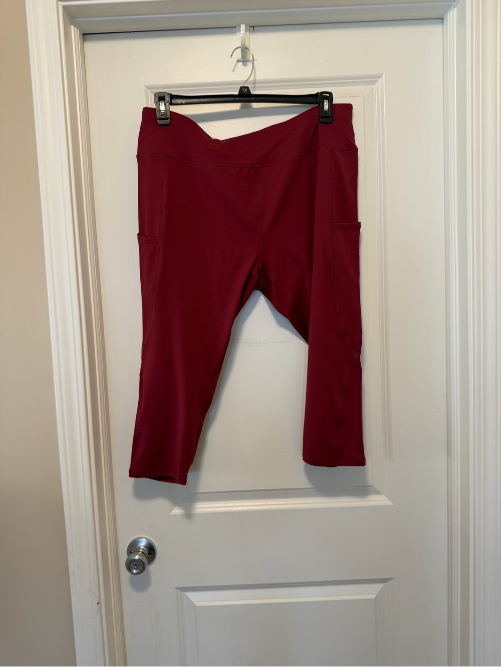 SHEIN Burgundy Capri Leggings with Side Pockets